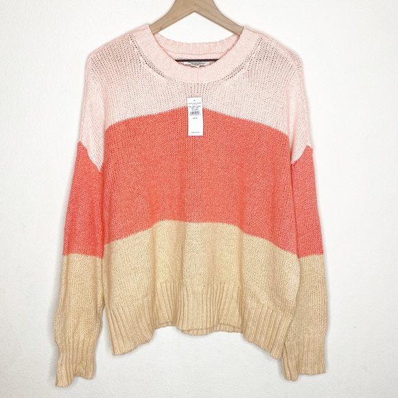 American Eagle Outfitters Sweaters - NWT American Eagle sweater